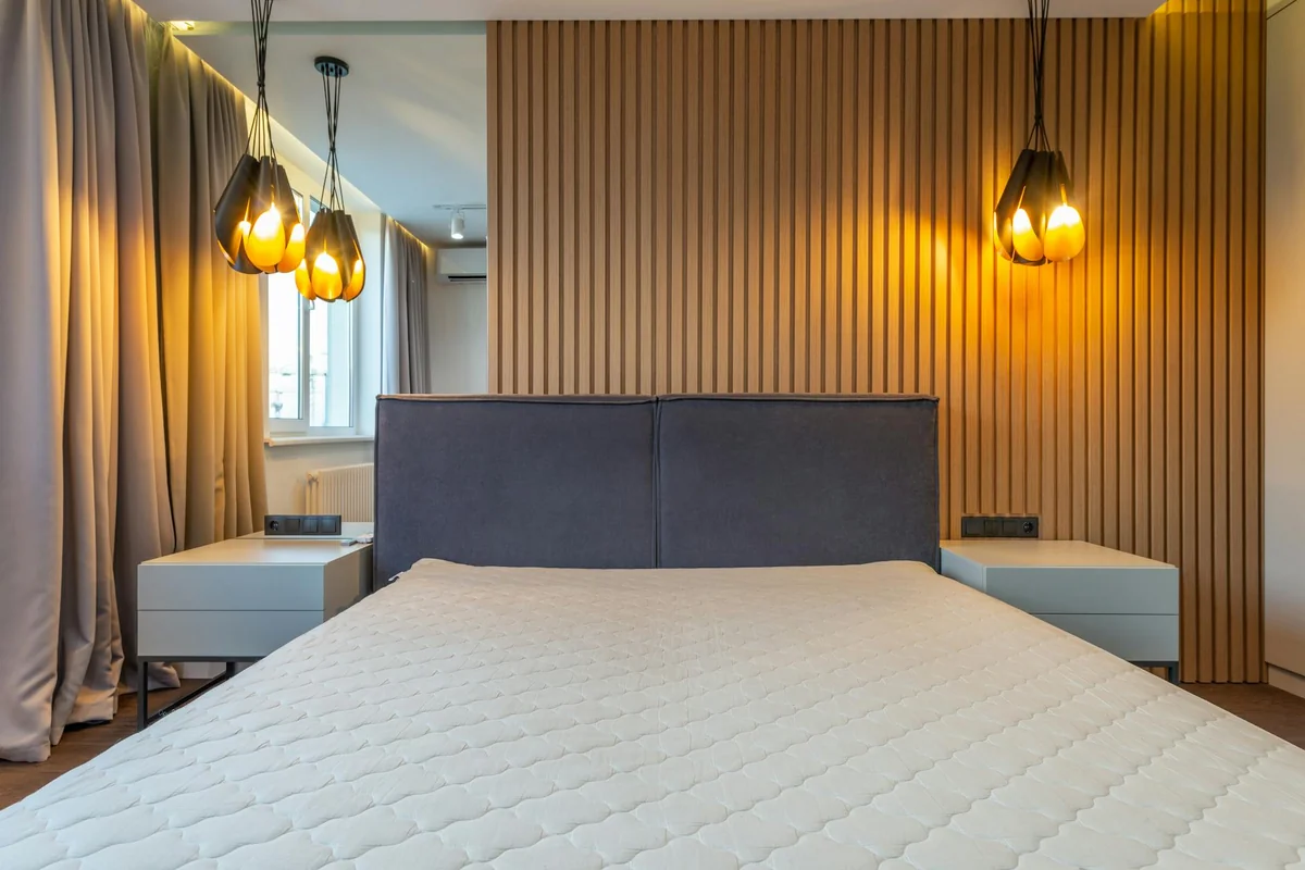 Stylish and modern bedroom with warm lighting, ideal for a cozy and inviting atmosphere.
