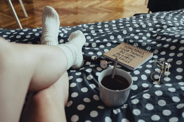 5 TIPOV, ako zahriať studené nohy večer za 10 minút a konečne zaspať bez trasenia